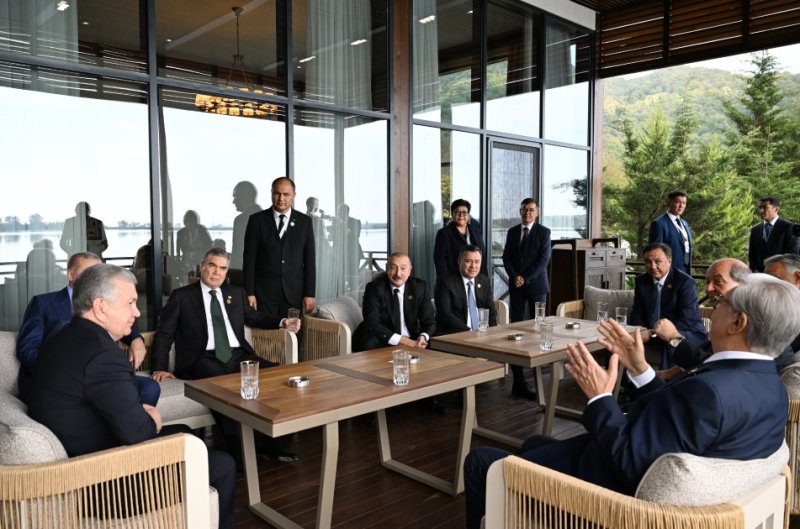 Official luncheon held for heads of state and government at OTS Summit in Gabala