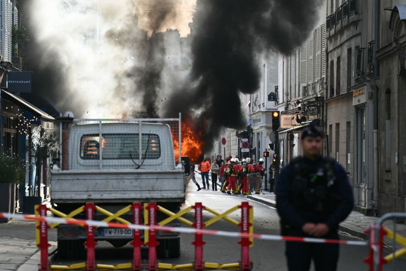Explosions heard in Paris as van bursts into flames near French PM office -  VIDEO 
