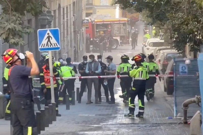 Building partly collapses in central Madrid -  VIDEO 