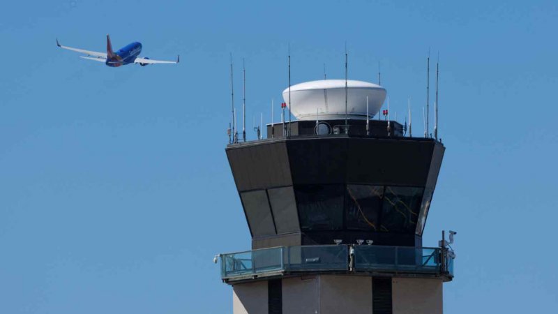 Major US airports face widespread delays amid government shutdown