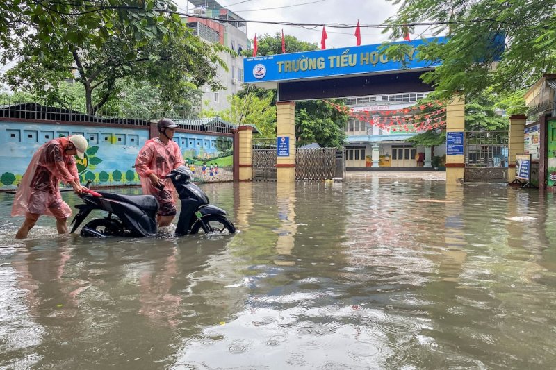 Typhoon Matmo leaves at least 8 dead in Vietnam