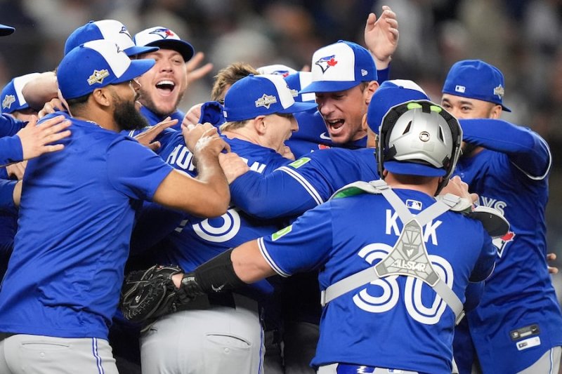 Jays eliminate Yankees as Phillies, Tigers, and Cubs keep playoff hopes alive