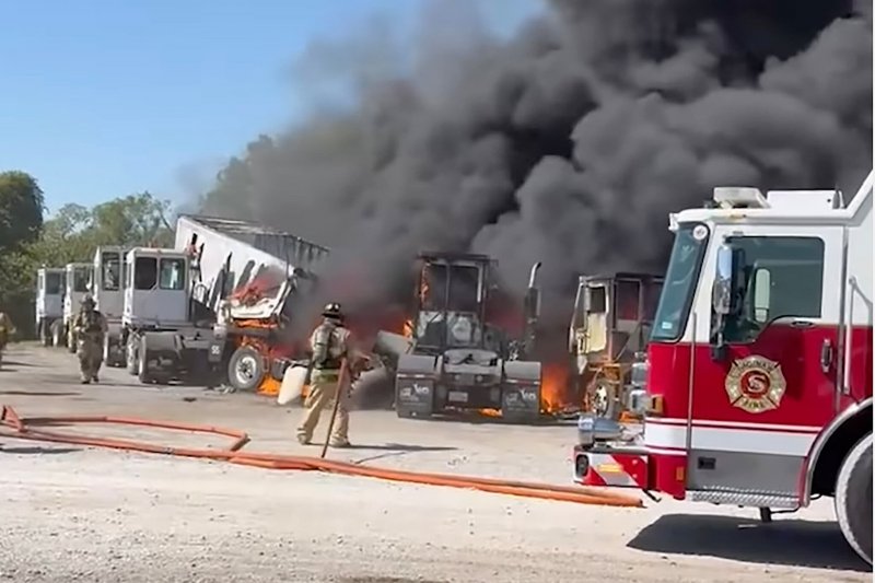Two dead after plane crashes near Texas airfield -  VIDEO 