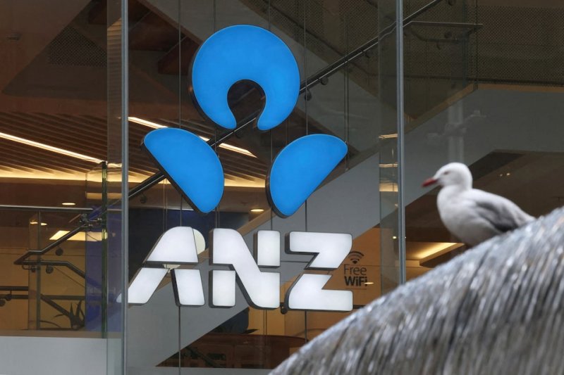 ANZ halts share buyback to fund strategy overhaul, keeps dividend 