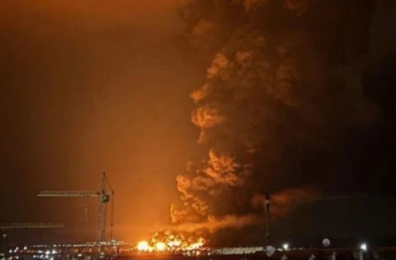 Russia’s largest oil depot in Crimea ablaze  -VIDEO 