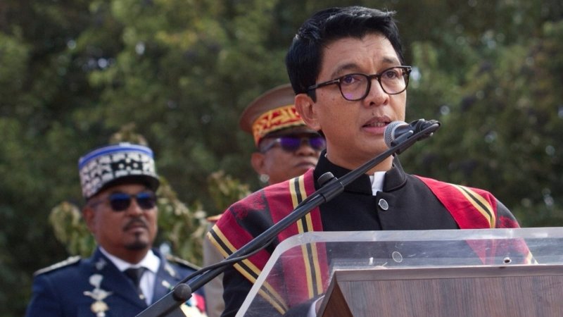 Madagascar president flees as soldiers rebel