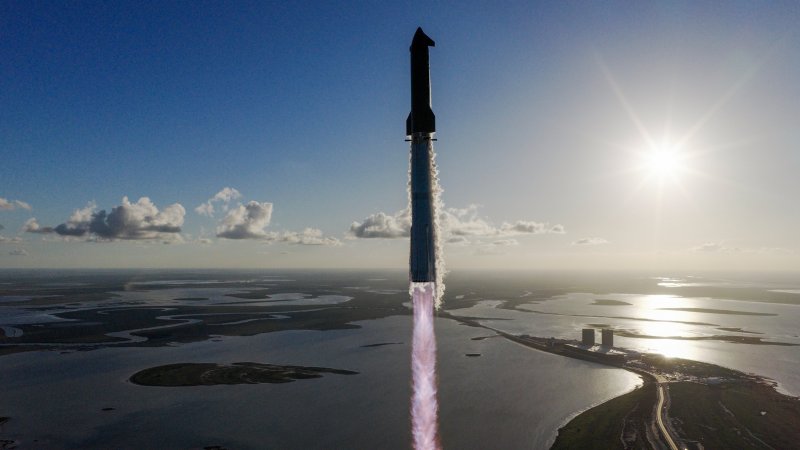 SpaceX successfully launches 11th test flight of Starship megarocket -  VIDEO 