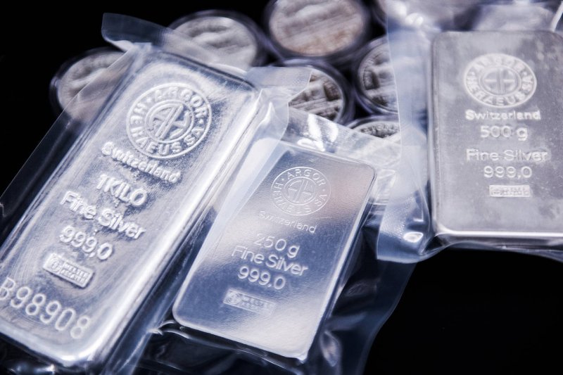 Silver skyrockets to new heights on historic short squeeze