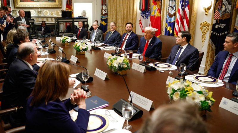 Trump to discuss trade deal with Milei, defends Argentina support