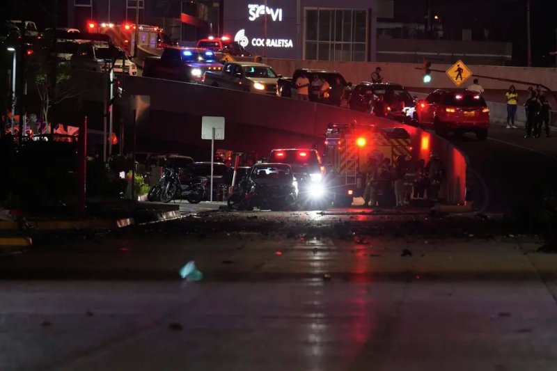 Pickup truck explodes on busy street in Ecuador  -VIDEO 