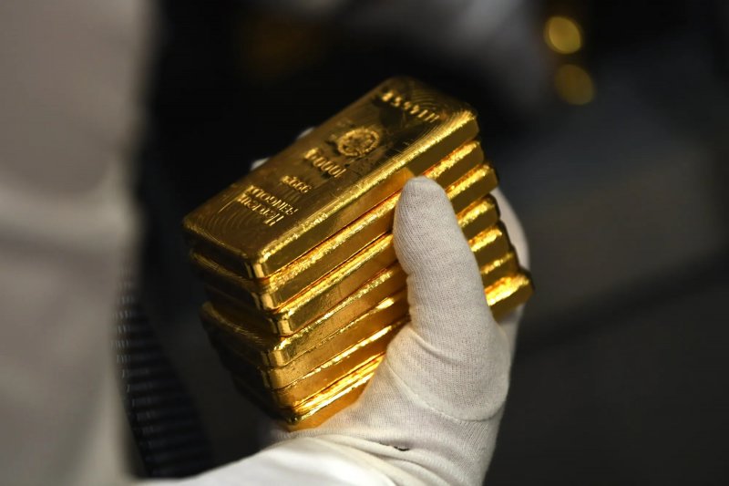 Gold breaks $4,200 mark, silver rallies amid rate-cut bets