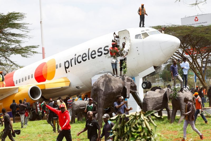 Mourners briefly storm Nairobi Airport as Raila Odinga’s body returns to Kenya