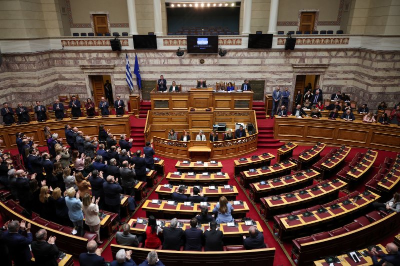 Greek parliament greenlights controversial 13-hour workday law