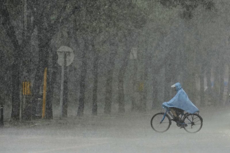 China renews alerts for rainstorms, strong winds 
