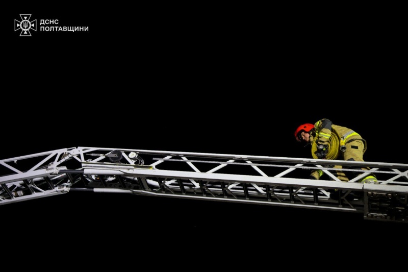 2025/10/1760777960.jpg + Russian strike hits Poltava: Warehouse fire reported News about - Russian strike hits Poltava: Warehouse fire reported