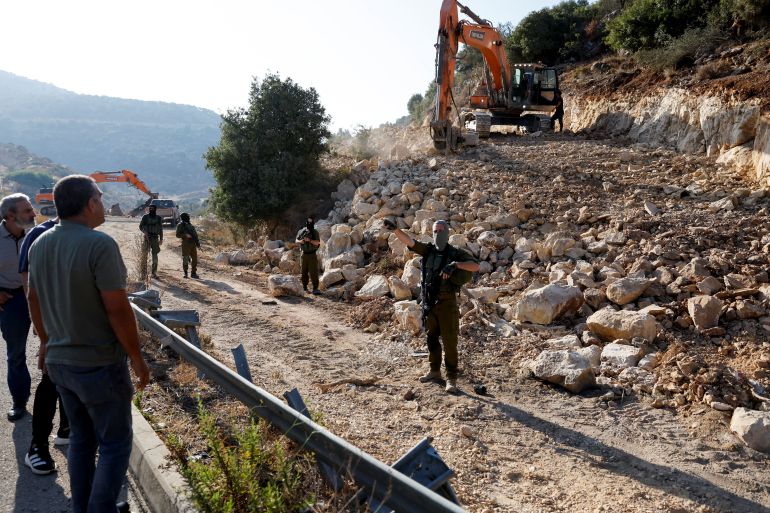 Israel reopens two crossings to allow aid into Gaza 