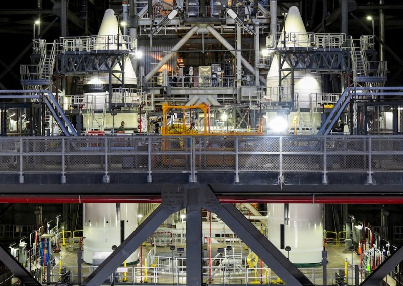 NASA opens Artemis 3 contract to competition amid SpaceX delays