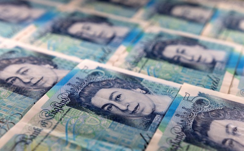 Sterling holds steady against Euro despite UK borrowing surge 