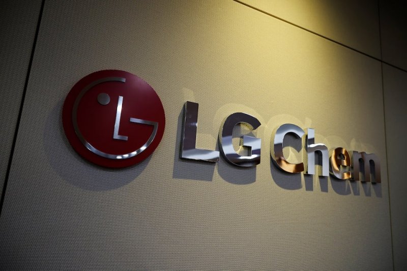 LG Chem shares surge 12% after Palliser calls for new board, stock buybacks 