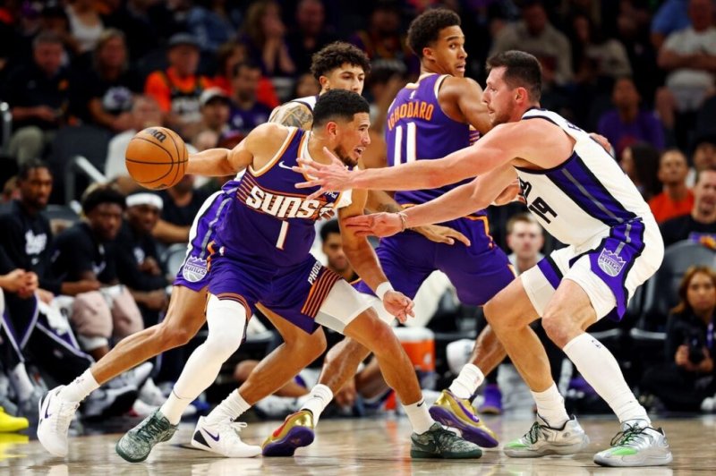 Devin Booker drops 31 as Suns rally from 20 down to stun Kings
