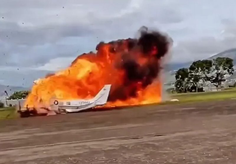 Two killed after small plane crashes in Venezuela -  VIDEO 