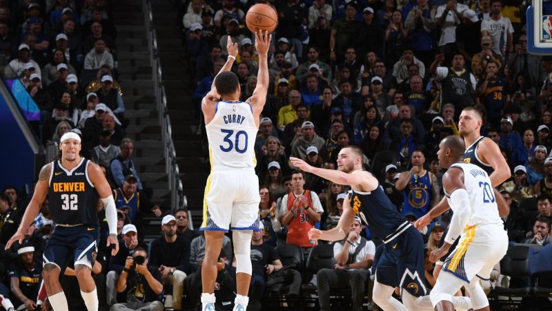 Stephen Curry scores 42 to lead Warriors past Nuggets 137-131 in OT thriller