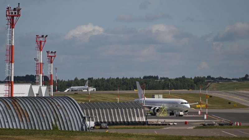 Lithuania closes airports, Belarus border after balloon sightings