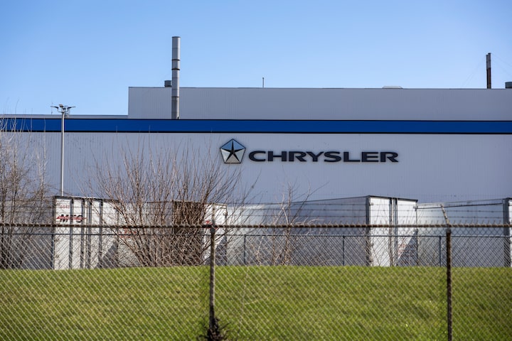 Chrysler recalls over 291,000 vehicles in U.S. over fan circuit risk