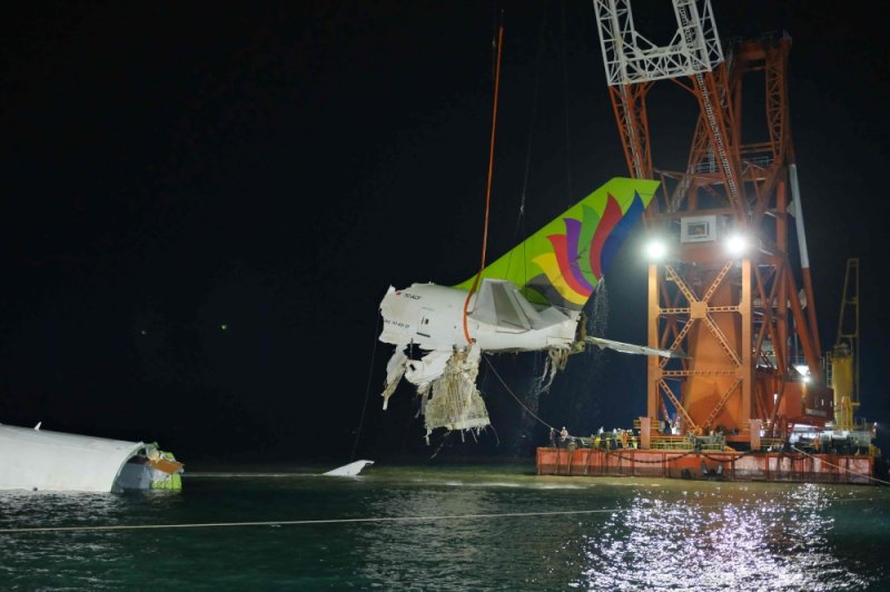 Hong Kong retrieves black boxes from deadly plane crash