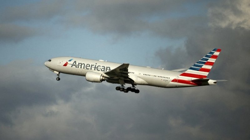 American Airlines flight declares mid-air emergency near Charlotte, lands safely