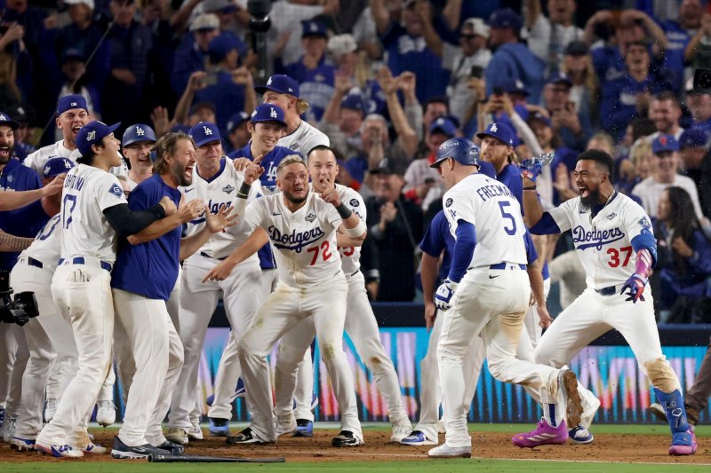 Freeman strikes again as Dodgers beat Blue Jays in World Series thriller -  VIDEO 