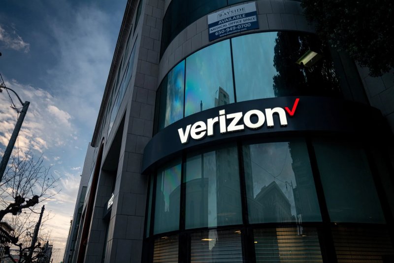 Verizon beats profit estimates as iPhone launches boost subscribers