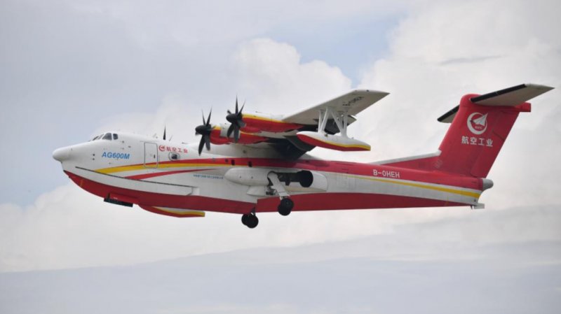 China’s amphibious AG600 plane tests firefighting capability in open water -  VIDEO 