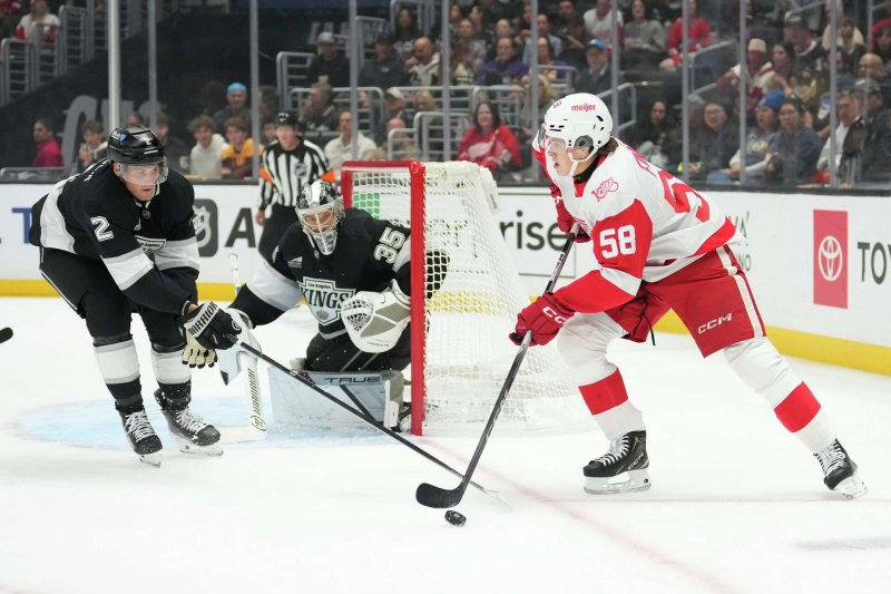 Raymond scores in shootout as Red Wings edge Kings 4-3