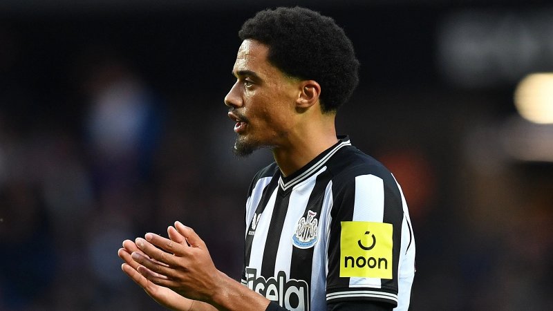 Preston North End sign Jamal Lewis on short-term deal