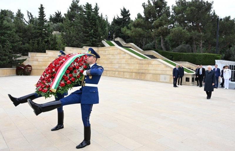 Italy’s president honors Azerbaijani martyrs in Baku
