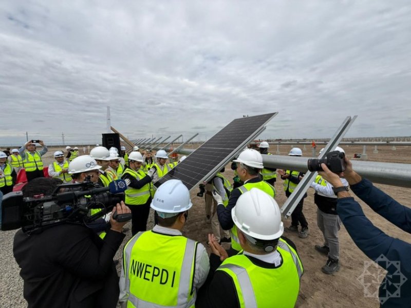 First solar panel installed at Azerbaijan's largest solar power plant