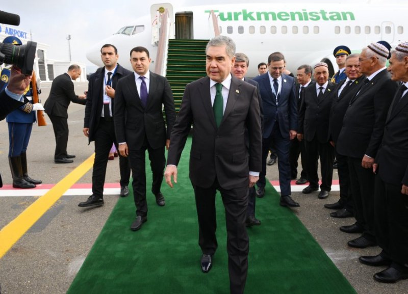 Gurbanguly Berdimuhamedov arrives in Azerbaijan