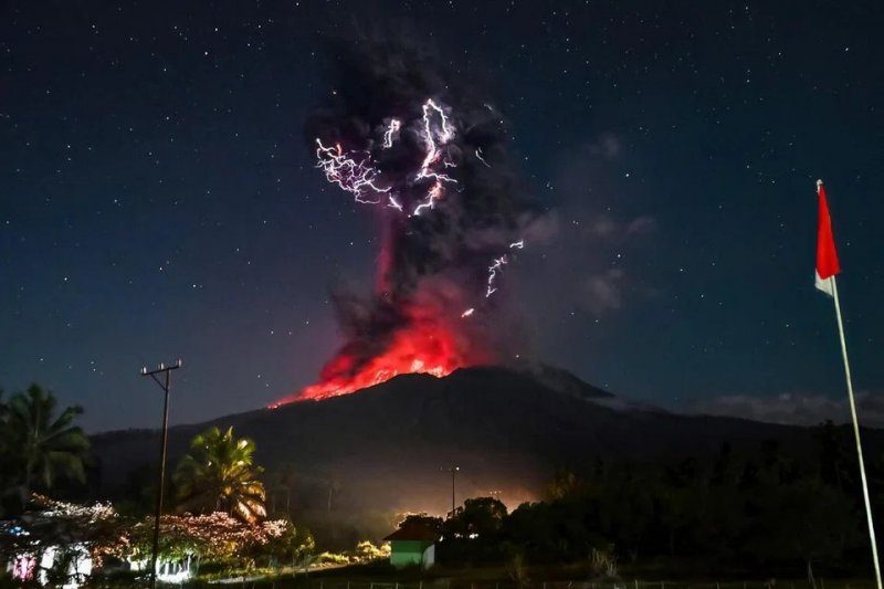 Indonesia's Mount Lewotobi Laki-laki erupts again