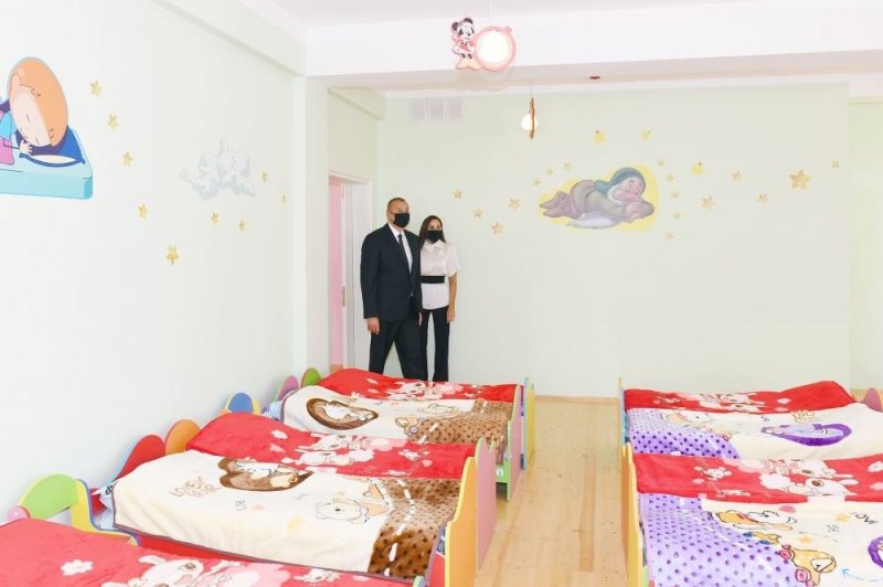 News about - Azerbaijani president, first lady attend ceremony of presenting apartments, cars to families of martyrs (PHOTO)