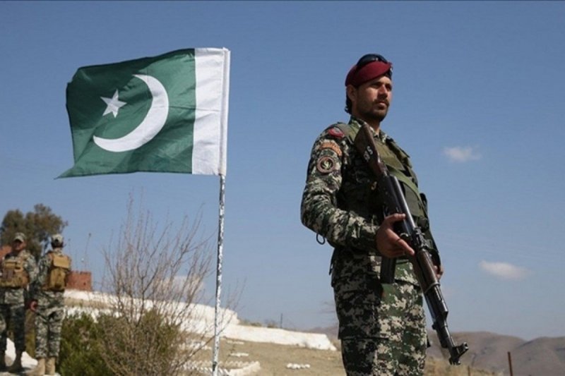Six Pakistani soldiers killed in clash with militants