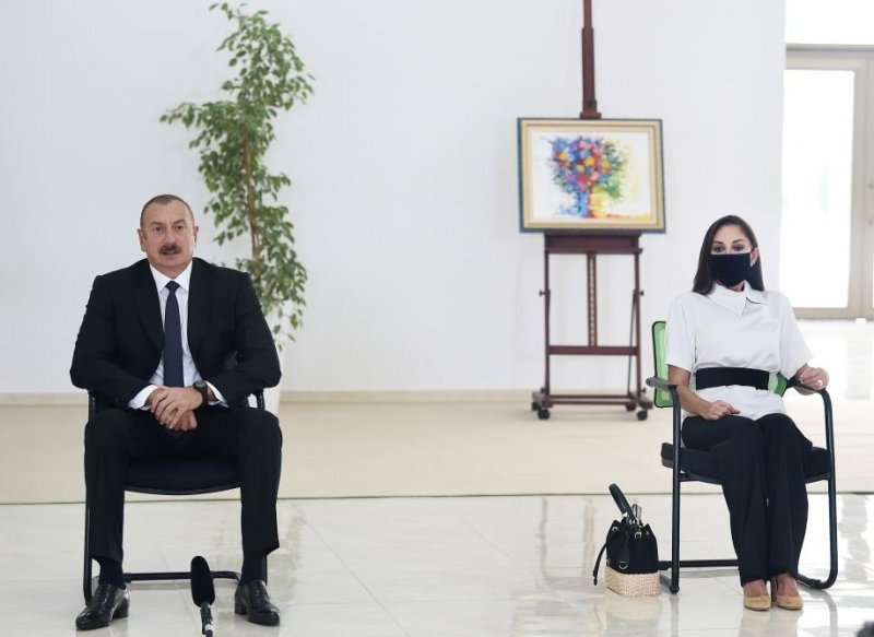 News about - Azerbaijani president, first lady attend ceremony of presenting apartments, cars to families of martyrs (PHOTO)