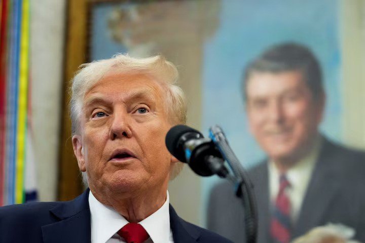 Trump threatens Hamas with total destruction if it tries to hold on to power in Gaza. 