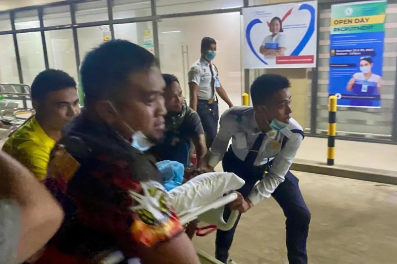 Philippines and Indonesia issue tsunami warnings after 7.4 magnitude quake  -VIDEO 