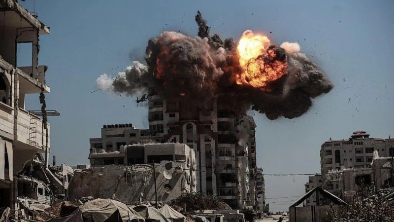 Media: Israel launches powerful strikes on central Gaza  -VIDEO  