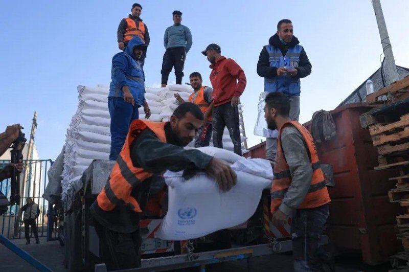 Axios: Israel to resume humanitarian aid access to Gaza on October 20 