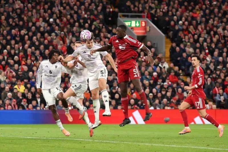 Manchester United beat Liverpool at Anfield for the first time since 2016 