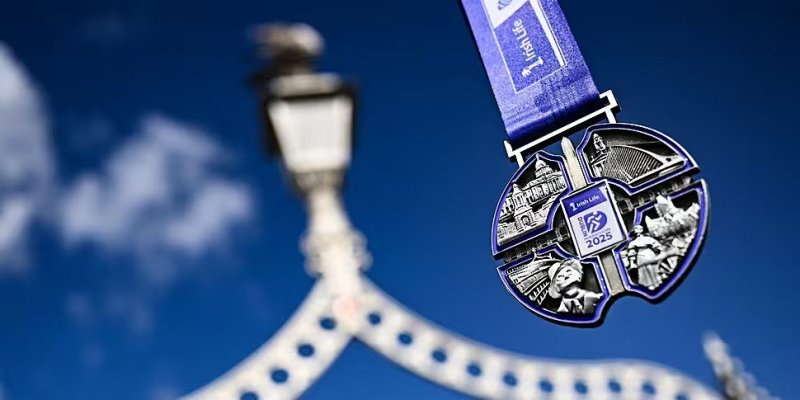 First waves of runners have set off in 2025 Dublin Marathon