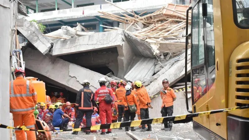 Indonesia school collapse death toll climbs to 7