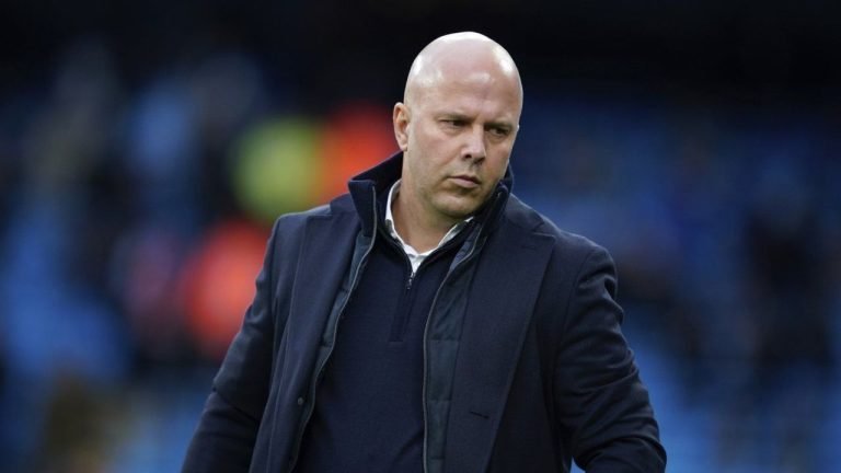 Slot urges Liverpool to step up ahead of Man Utd clash